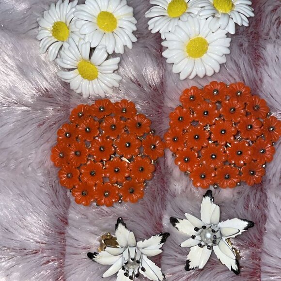 Vintage lot of 3 flower clip earring - Picture 1 of 7